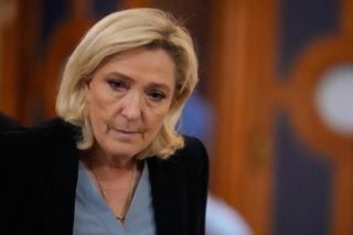 Αποκλεισμό της Λεπέν από τις προεδρικές εκλογές πρότεινε ο γενικός εισαγγελέας